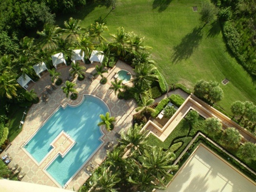 Resort-Style Pool with Whirlpool Spa Resort-Style Pool with Whirlpool Spa